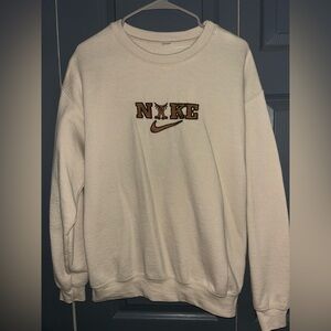 Gildan Cream Crewneck Women’s